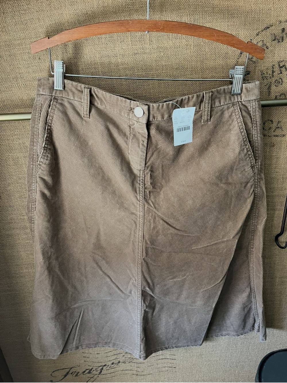 JCrew women’s fine corduroy skirt NWT, above knee length.light camel,size 10